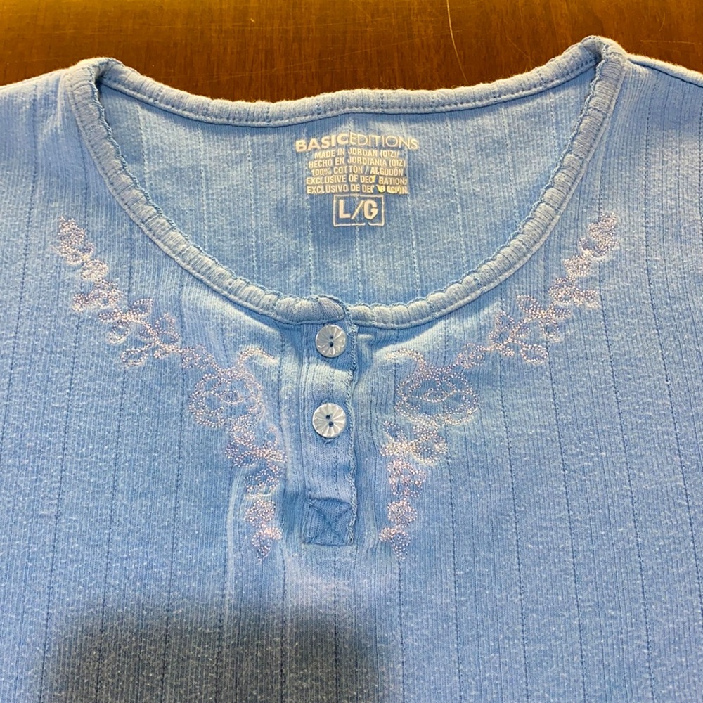 Embroidered tee - Picture 3 of 3